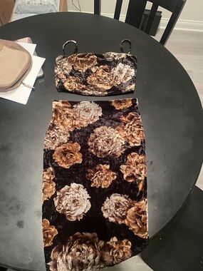 Windsor Velvet Floral Pencil Skirt in Black and Brown